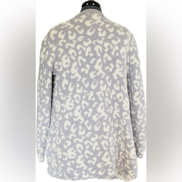 UGG Phoebe Cardigan Wrap Cloudy 
Grey/Lavender Leopard
COZY!
Very Good condition - Picture 3 of 6